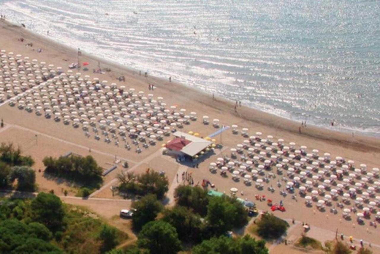Arco Bungalow Eraclea Mare Exterior photo